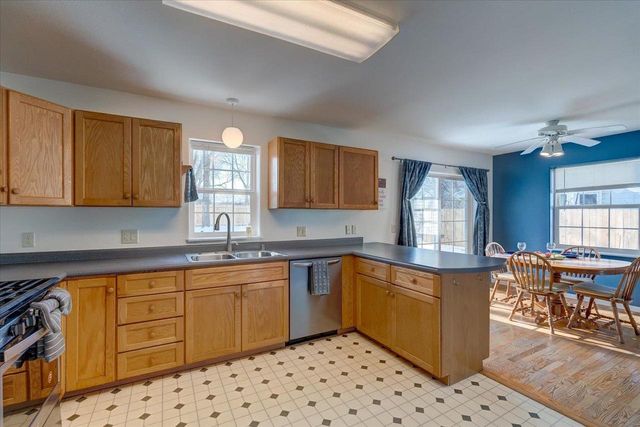 5215 Manitowoc Parkway, Madison, WI 53705