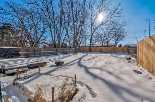 5215 Manitowoc Parkway, Madison, WI 53705