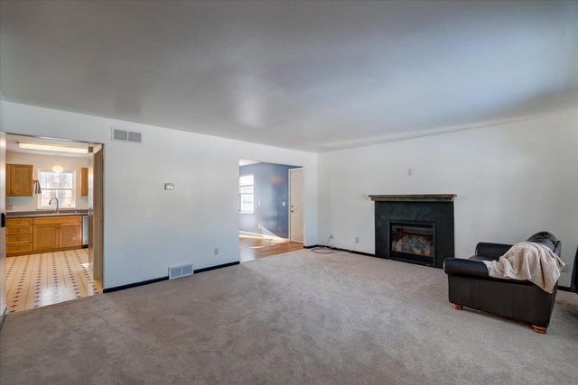 5215 Manitowoc Parkway, Madison, WI 53705