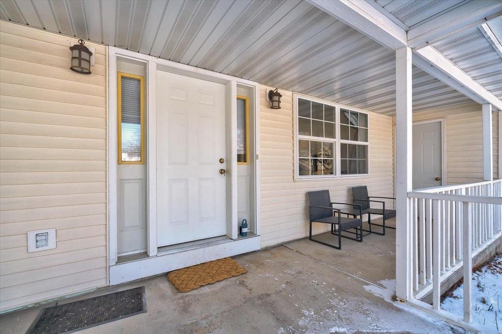 5215 Manitowoc Parkway, Madison, WI 53705