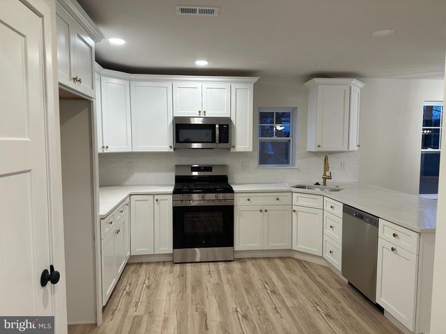 1676 MILLER AVE, West Deptford, NJ 08086