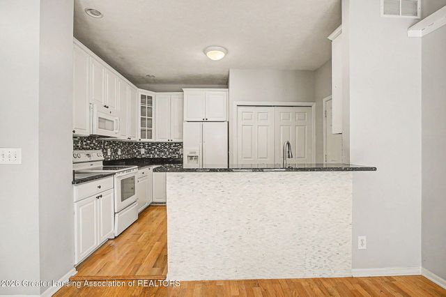 7151 Steeplechase Way 41, Lansing, MI 48917