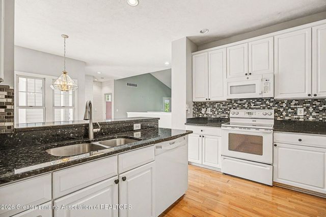 7151 Steeplechase Way 41, Lansing, MI 48917