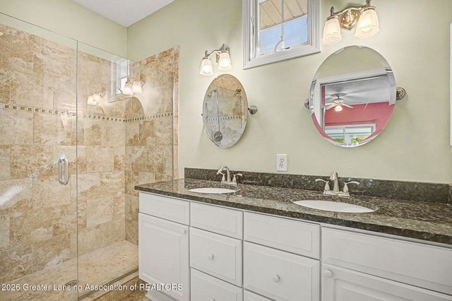 7151 Steeplechase Way 41, Lansing, MI 48917