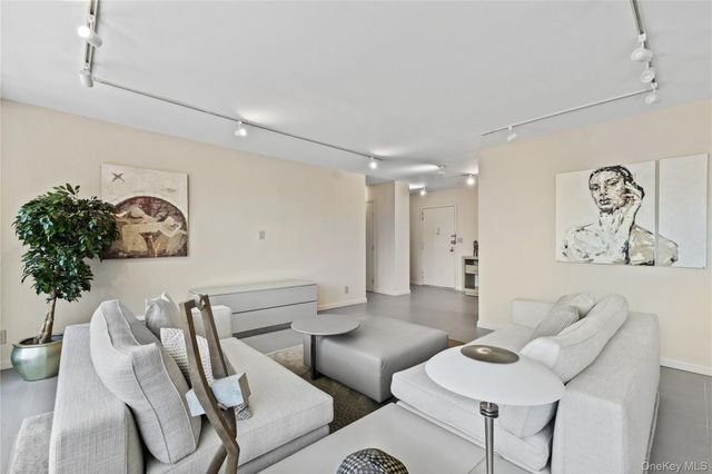 15 Stewart Place 4A, White Plains, NY 10603