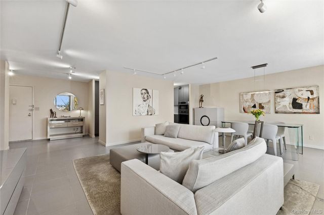 15 Stewart Place 4A, White Plains, NY 10603