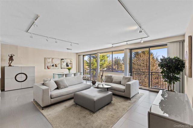 15 Stewart Place 4A, White Plains, NY 10603