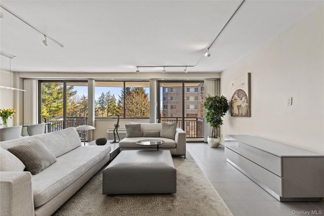 15 Stewart Place 4A, White Plains, NY 10603