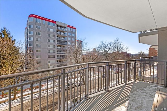 15 Stewart Place 4A, White Plains, NY 10603