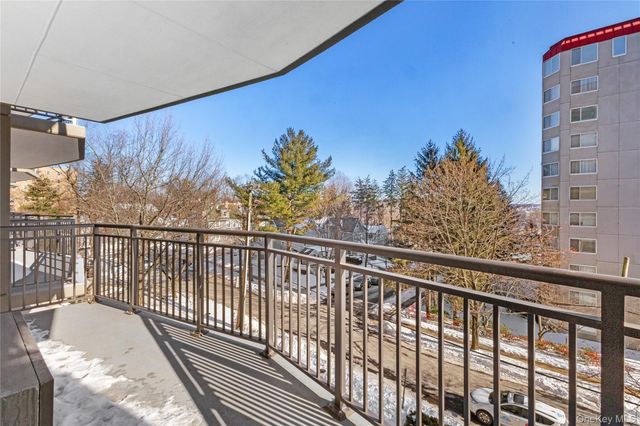 15 Stewart Place 4A, White Plains, NY 10603