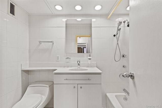 15 Stewart Place 4A, White Plains, NY 10603