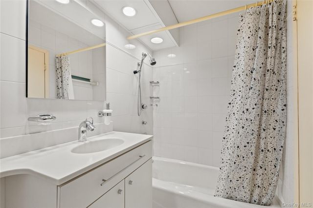 15 Stewart Place 4A, White Plains, NY 10603