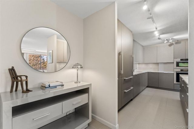 15 Stewart Place 4A, White Plains, NY 10603