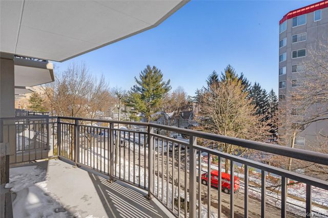 15 Stewart Place 4A, White Plains, NY 10603