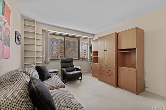 15 Stewart Place 4A, White Plains, NY 10603