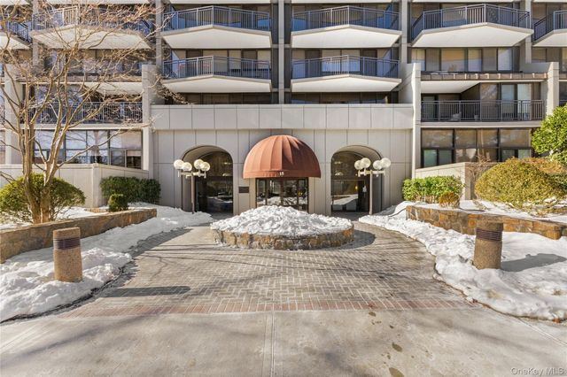 15 Stewart Place 4A, White Plains, NY 10603