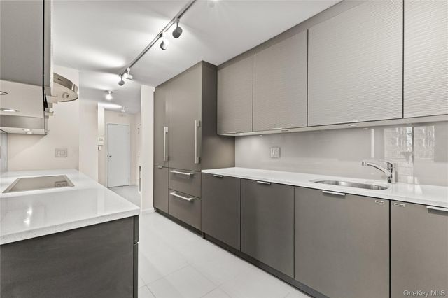 15 Stewart Place 4A, White Plains, NY 10603