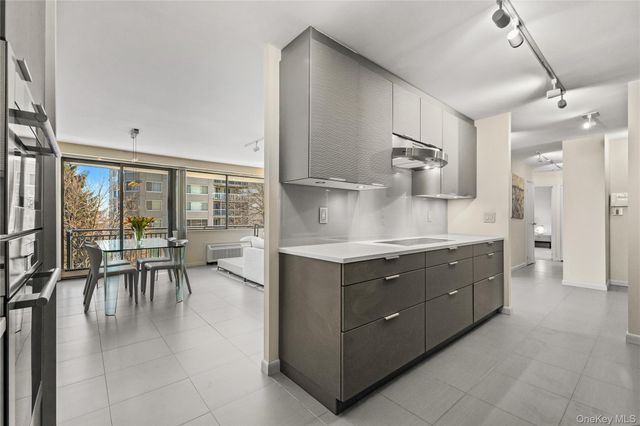 15 Stewart Place 4A, White Plains, NY 10603