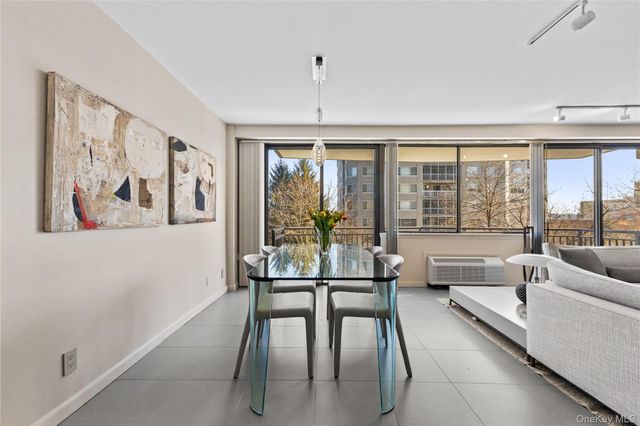 15 Stewart Place 4A, White Plains, NY 10603