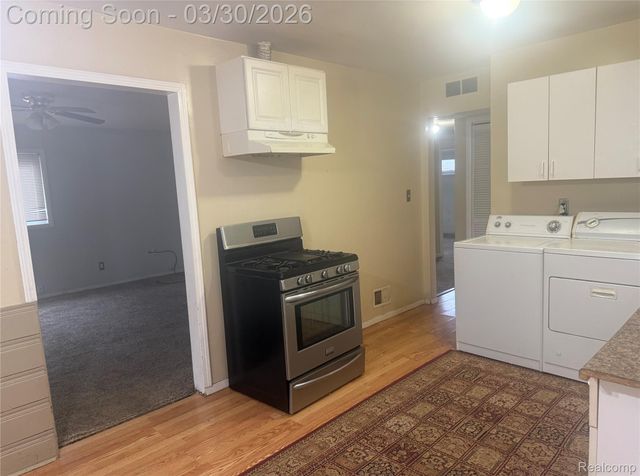 6475 N Highland Street, Dearborn Heights, MI 48127