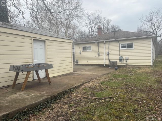 6475 N Highland Street, Dearborn Heights, MI 48127