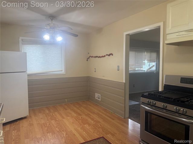 6475 N Highland Street, Dearborn Heights, MI 48127