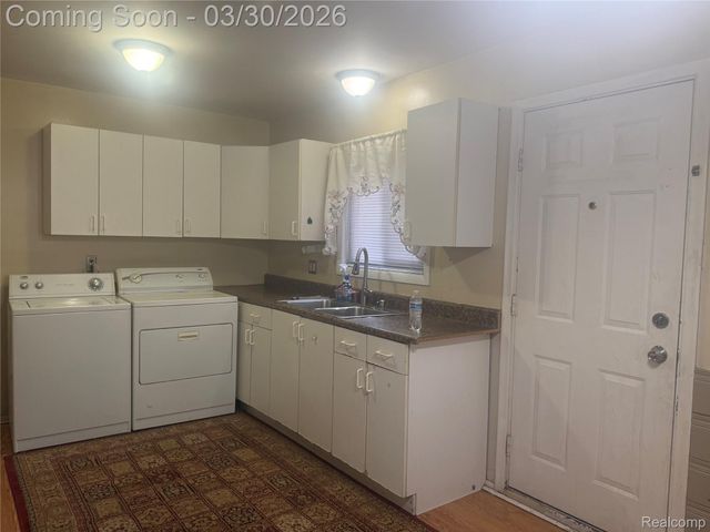 6475 N Highland Street, Dearborn Heights, MI 48127