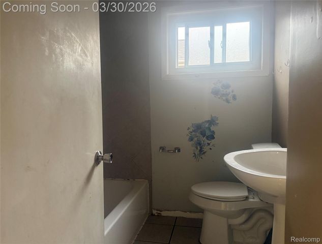 6475 N Highland Street, Dearborn Heights, MI 48127