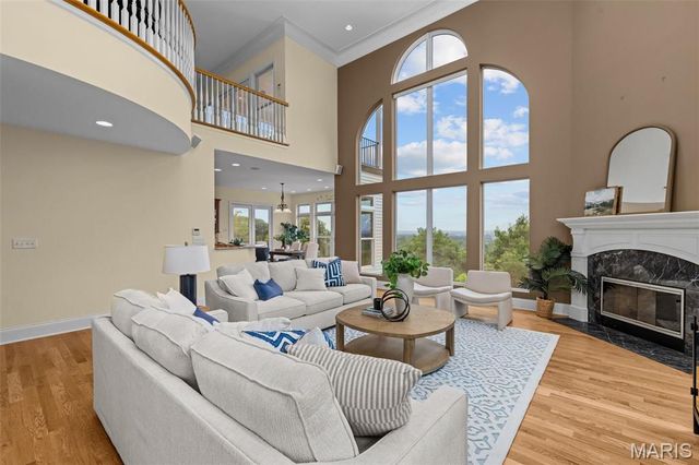 279 Greycliff Bluff Drive, St Louis, MO 63129