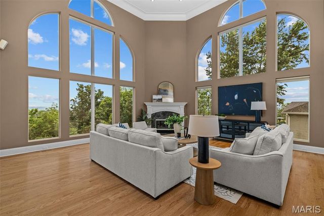 279 Greycliff Bluff Drive, St Louis, MO 63129