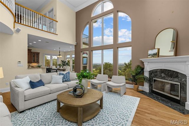 279 Greycliff Bluff Drive, St Louis, MO 63129