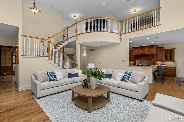 279 Greycliff Bluff Drive, St Louis, MO 63129