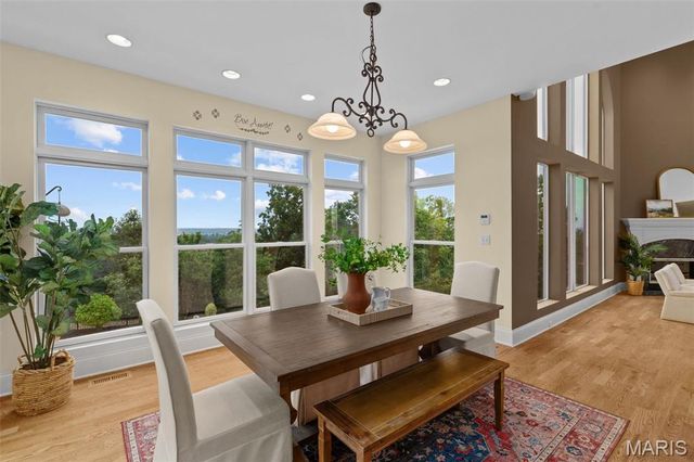 279 Greycliff Bluff Drive, St Louis, MO 63129
