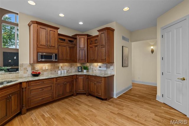 279 Greycliff Bluff Drive, St Louis, MO 63129