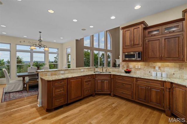 279 Greycliff Bluff Drive, St Louis, MO 63129