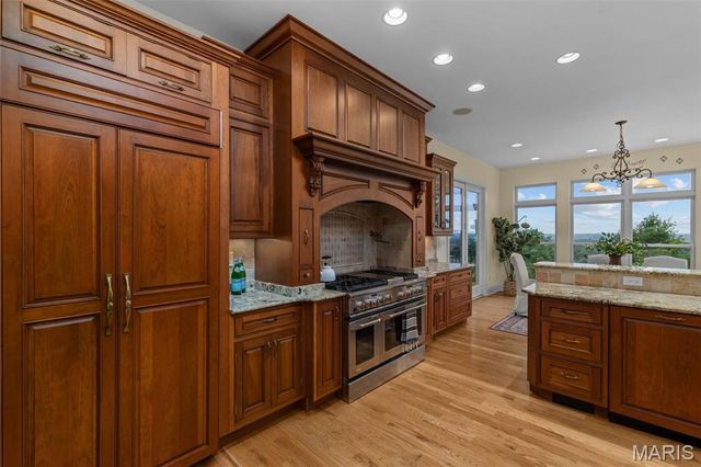 279 Greycliff Bluff Drive, St Louis, MO 63129