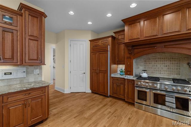 279 Greycliff Bluff Drive, St Louis, MO 63129
