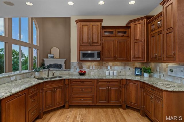 279 Greycliff Bluff Drive, St Louis, MO 63129