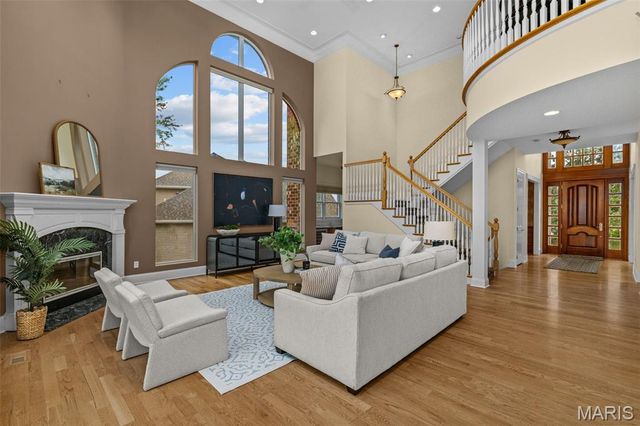 279 Greycliff Bluff Drive, St Louis, MO 63129