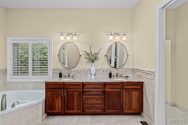 279 Greycliff Bluff Drive, St Louis, MO 63129