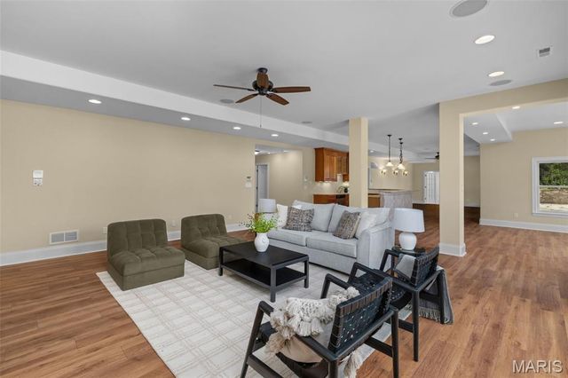 279 Greycliff Bluff Drive, St Louis, MO 63129