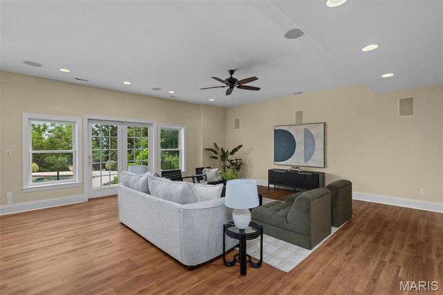 279 Greycliff Bluff Drive, St Louis, MO 63129