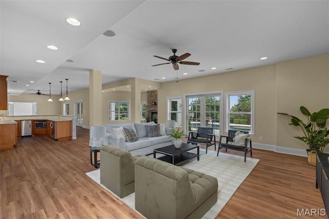 279 Greycliff Bluff Drive, St Louis, MO 63129
