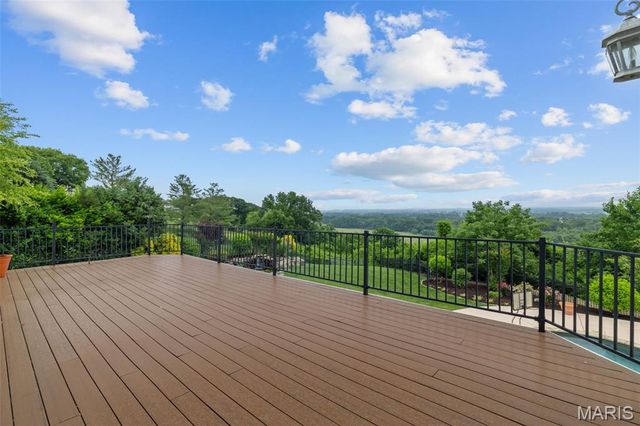 279 Greycliff Bluff Drive, St Louis, MO 63129