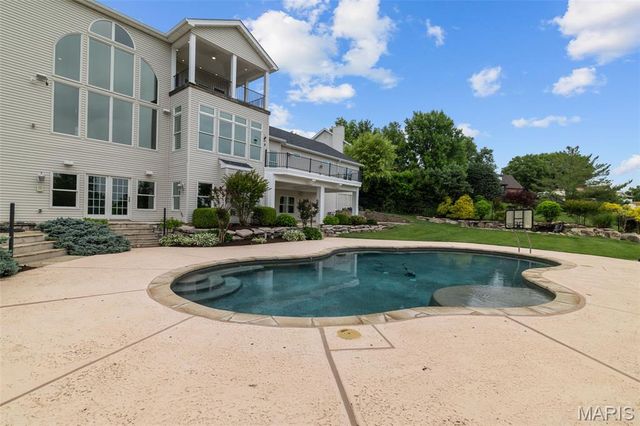 279 Greycliff Bluff Drive, St Louis, MO 63129