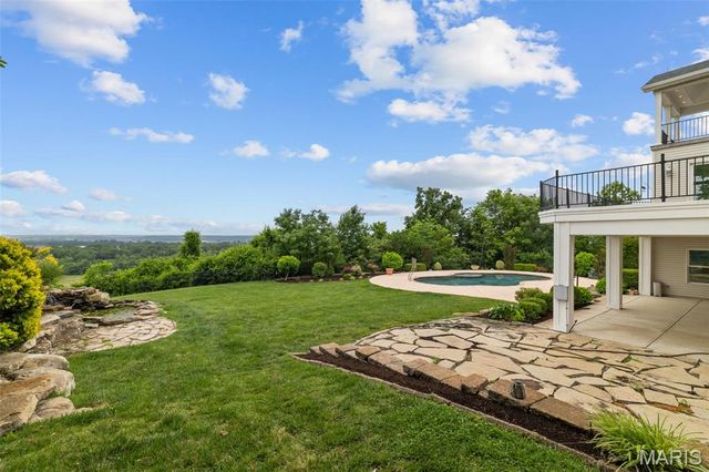 279 Greycliff Bluff Drive, St Louis, MO 63129