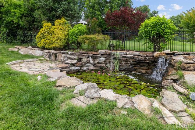 279 Greycliff Bluff Drive, St Louis, MO 63129