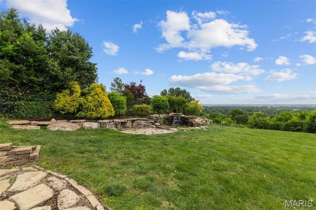 279 Greycliff Bluff Drive, St Louis, MO 63129