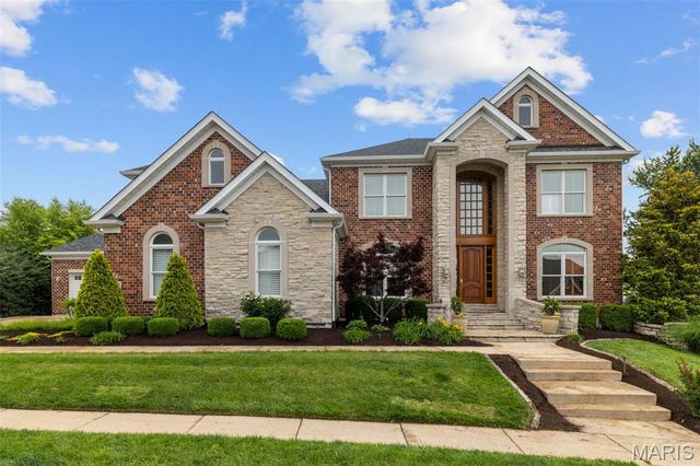279 Greycliff Bluff Drive, St Louis, MO 63129