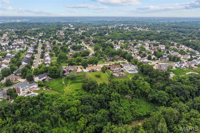 279 Greycliff Bluff Drive, St Louis, MO 63129